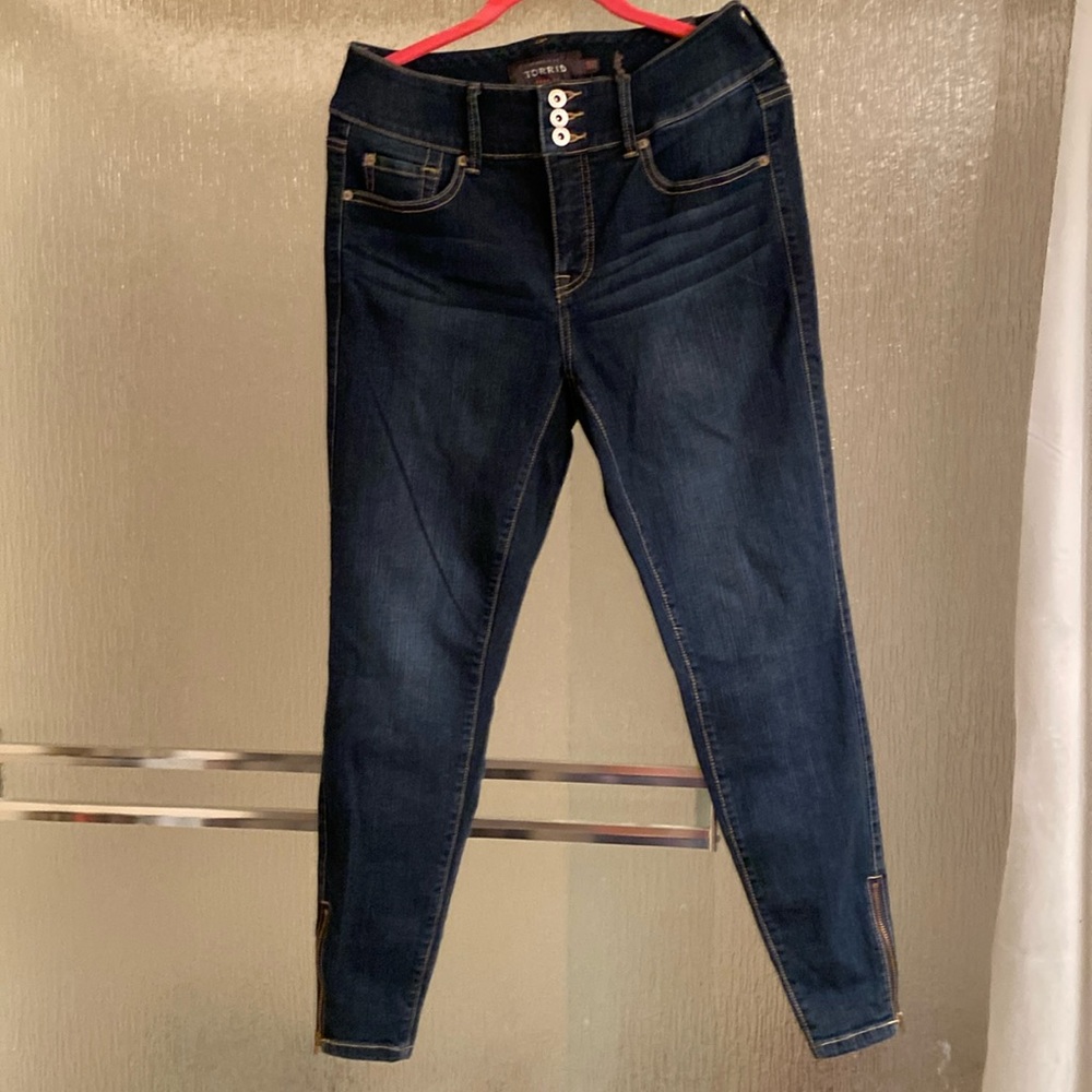🛑 Torrid jeggings size 10R, zipper at bottom, buttons at top